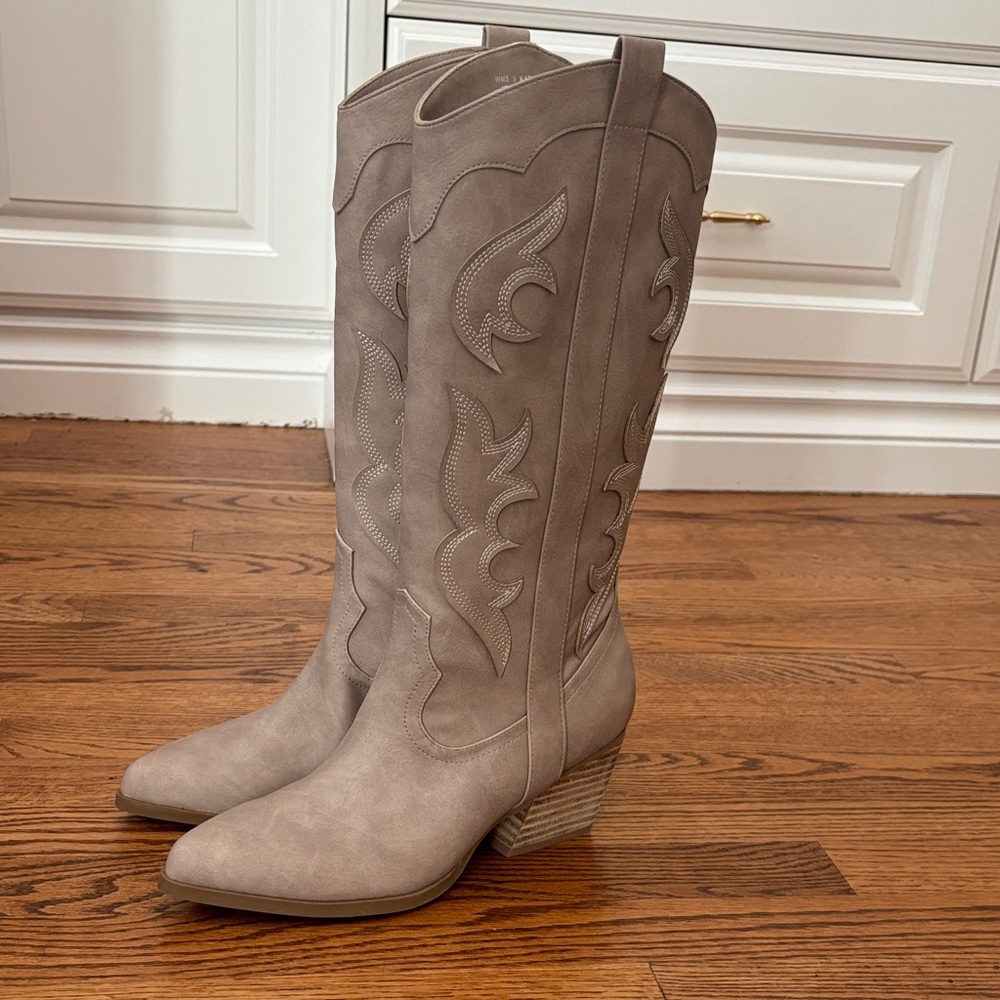 DV by Dolce Vita Taupe Heeled cowgirl Boots